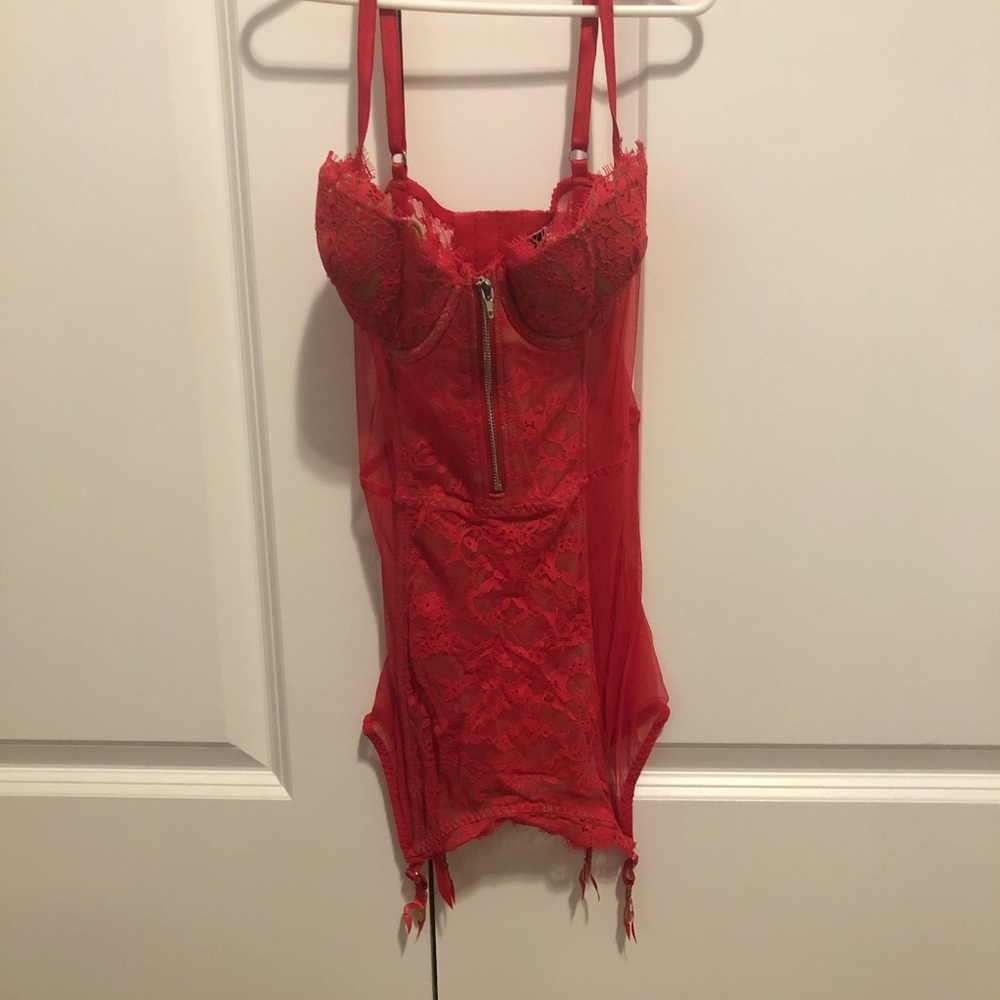 NET Victoria’s Secret red lace bustier